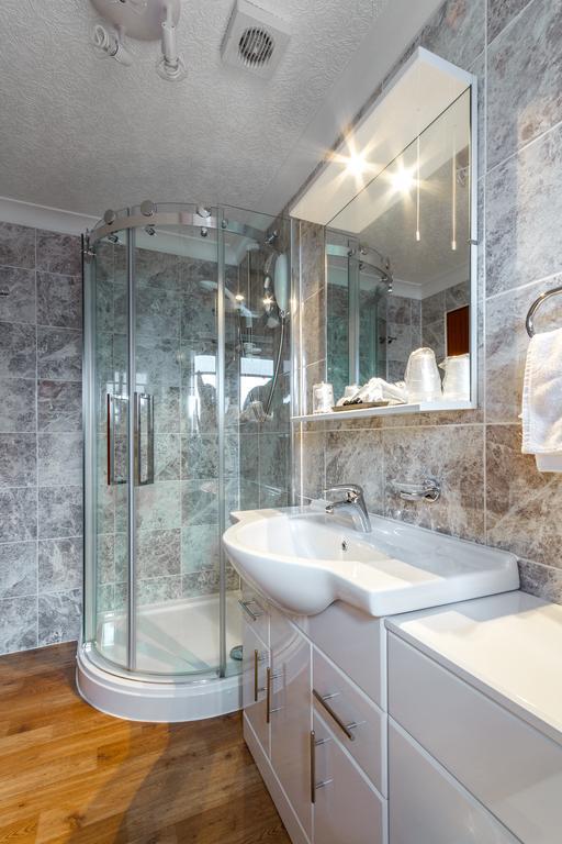 אינברנס Lyndon Guest House חדר תמונה