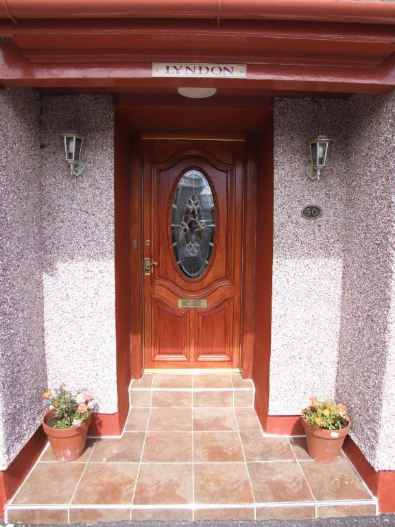 אינברנס Lyndon Guest House מראה חיצוני תמונה