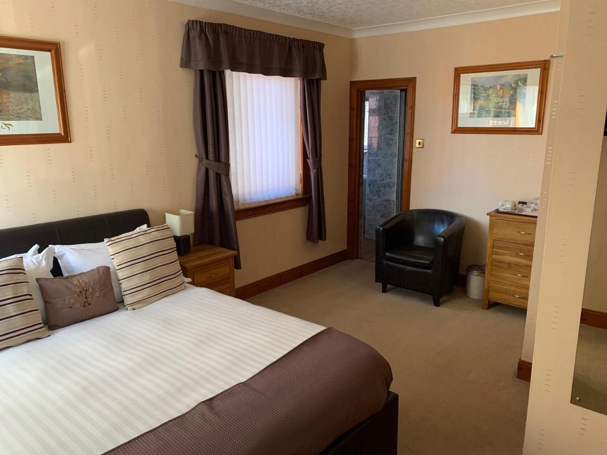אינברנס Lyndon Guest House מראה חיצוני תמונה