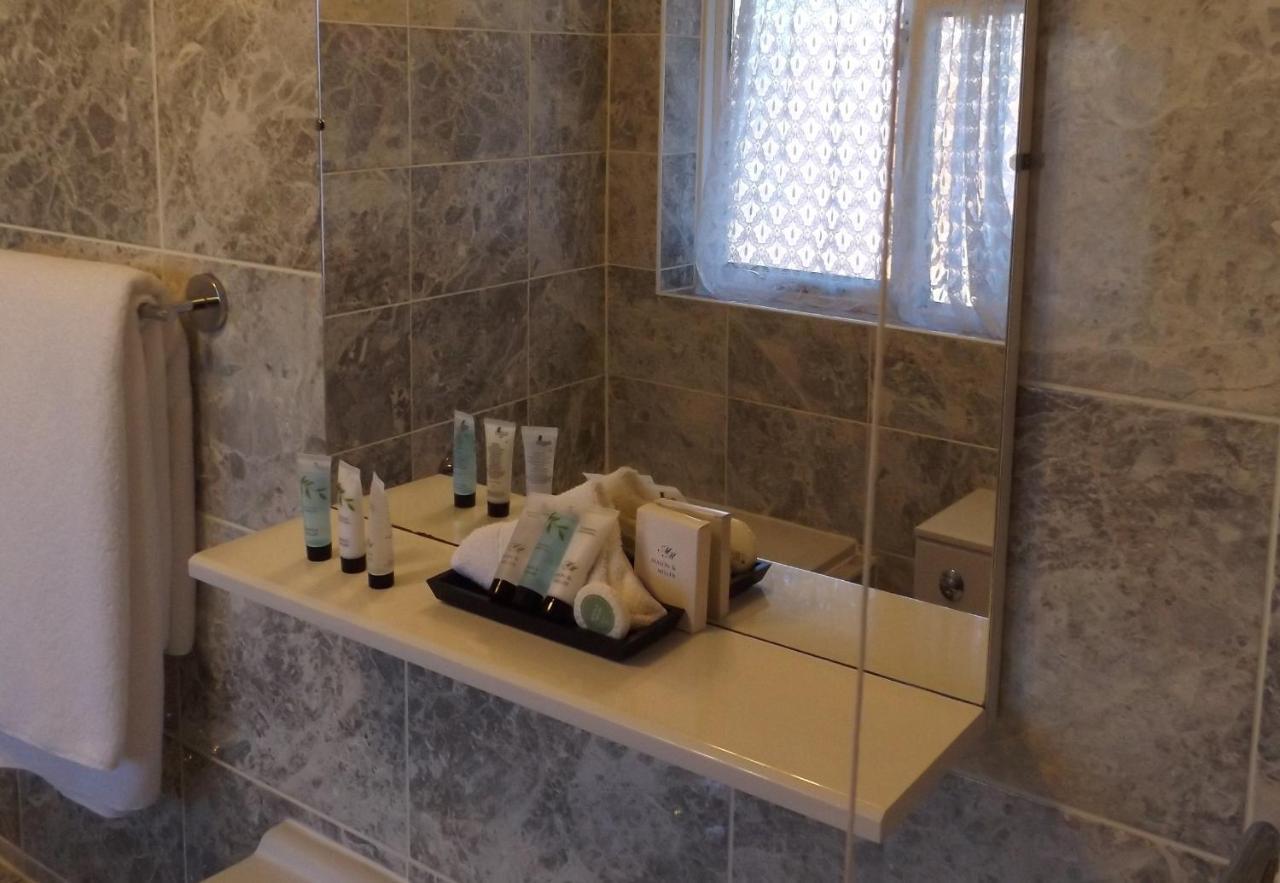 אינברנס Lyndon Guest House מראה חיצוני תמונה