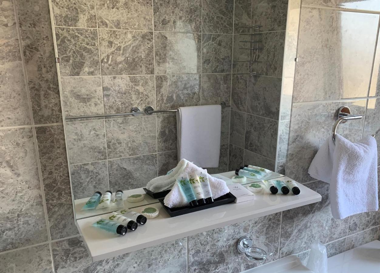 אינברנס Lyndon Guest House מראה חיצוני תמונה