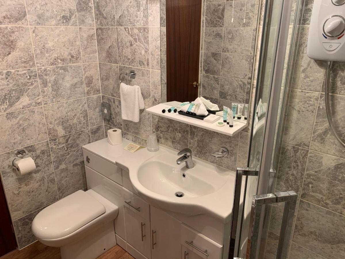 אינברנס Lyndon Guest House מראה חיצוני תמונה